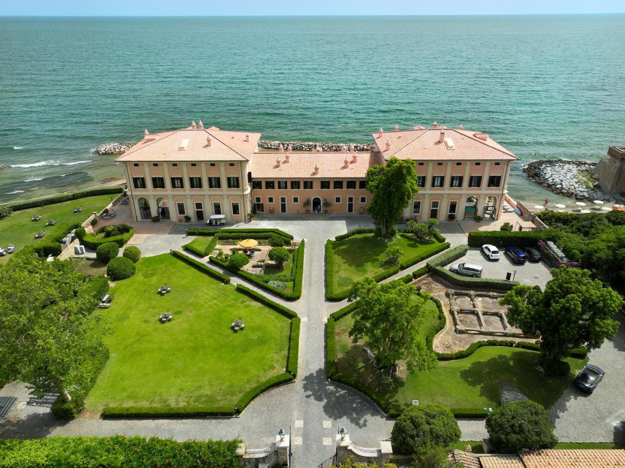 La Posta Vecchia Hotel Ladispoli Exterior photo