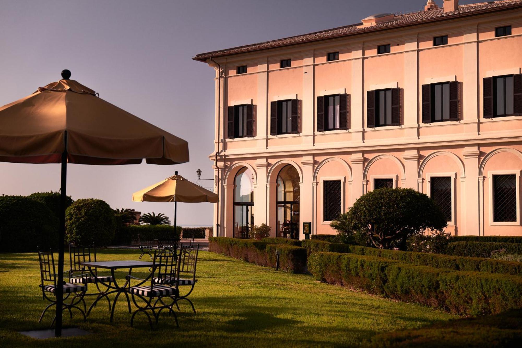 La Posta Vecchia Hotel Ladispoli Exterior photo